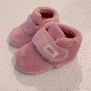 UGG Infants’ Bixbee Terry Cloth Bootie in Pink (size 2/3)